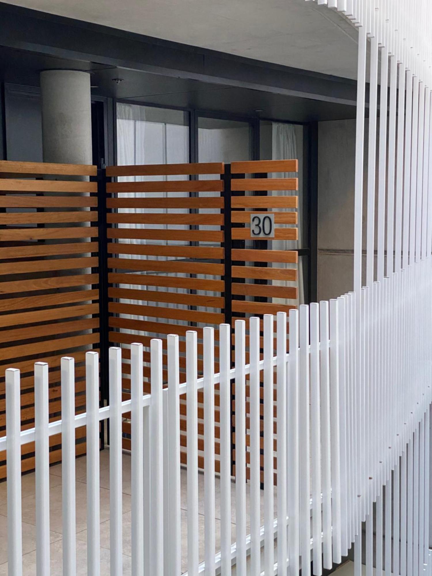The Gallery Luxe 1 Bedroom Executive Apartment In The Heart Of Braddon Wine Secure Parking Wifi Канбера Екстериор снимка