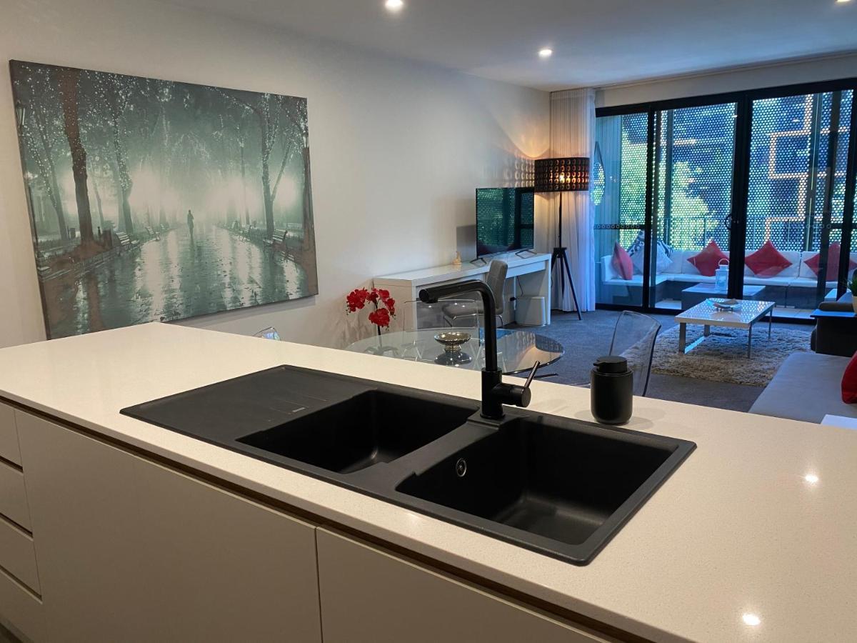 The Gallery Luxe 1 Bedroom Executive Apartment In The Heart Of Braddon Wine Secure Parking Wifi Канбера Екстериор снимка